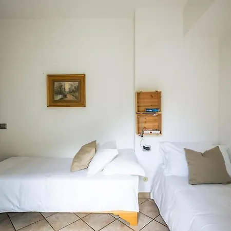 Leoni - Charming Full In Сasa de vacaciones