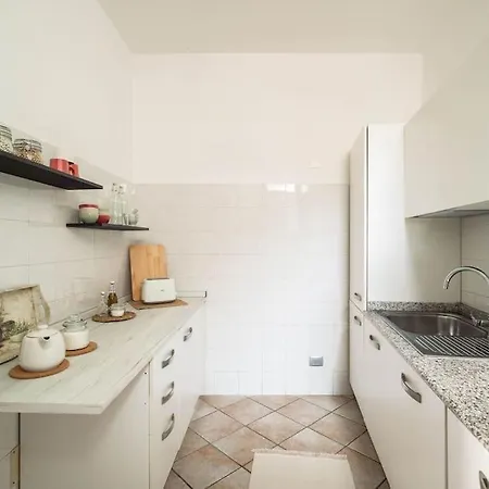 Leoni - Charming Full In Сasa de vacaciones