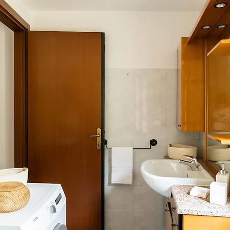 Leoni - Charming Full In Holiday home *