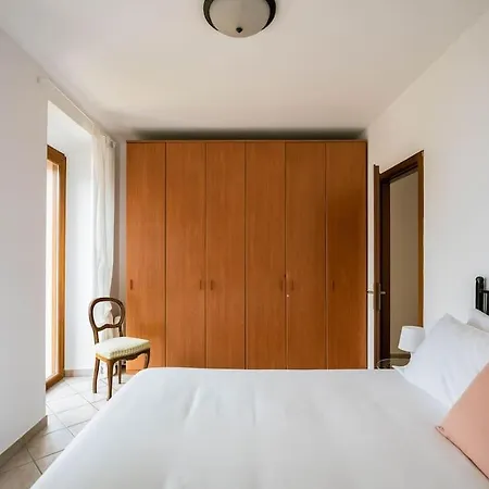 Leoni - Charming Full In Holiday home